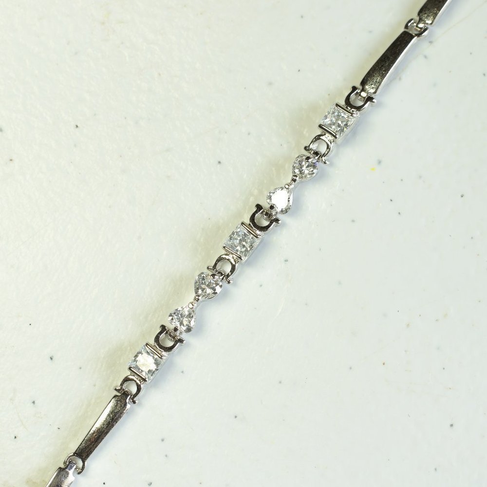 Feminine Link Bracelet with Simulated Diamond Stones & Snap Lock Clasp 9"